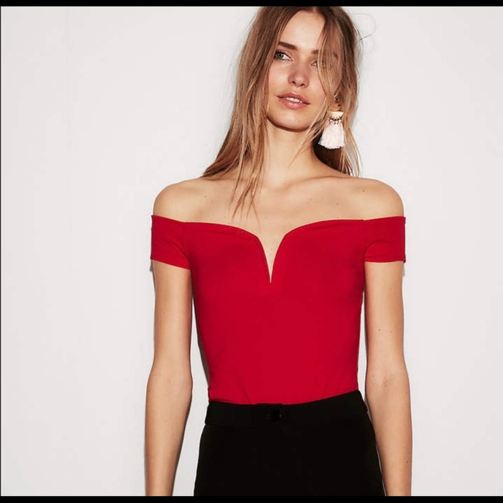 Express red fitted sweetheart offthe shoulder top